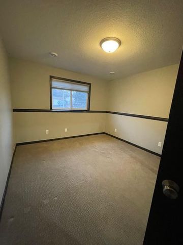 646 Grafton Avenue N, Oakdale, MN 55128