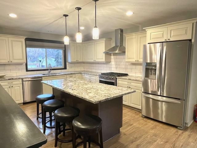 646 Grafton Avenue N, Oakdale, MN 55128