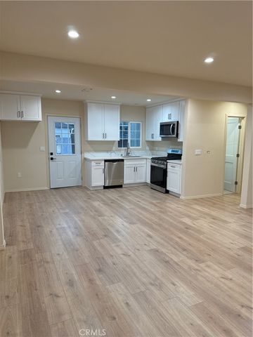 7879 Claybeck, Los Angeles, CA 91352