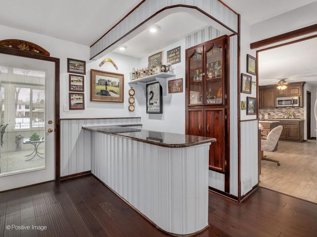 11216 85th Place, Willow Springs, IL 60480