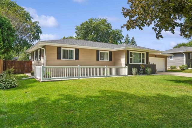 113 Crest Circle, Waterloo, IA 50702