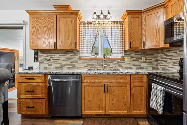 113 Crest Circle, Waterloo, IA 50702