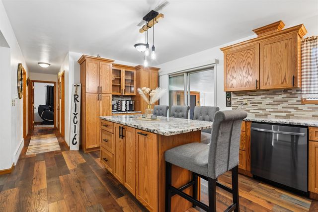 113 Crest Circle, Waterloo, IA 50702