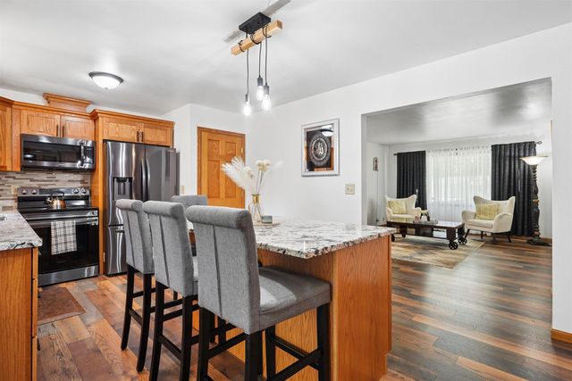 113 Crest Circle, Waterloo, IA 50702