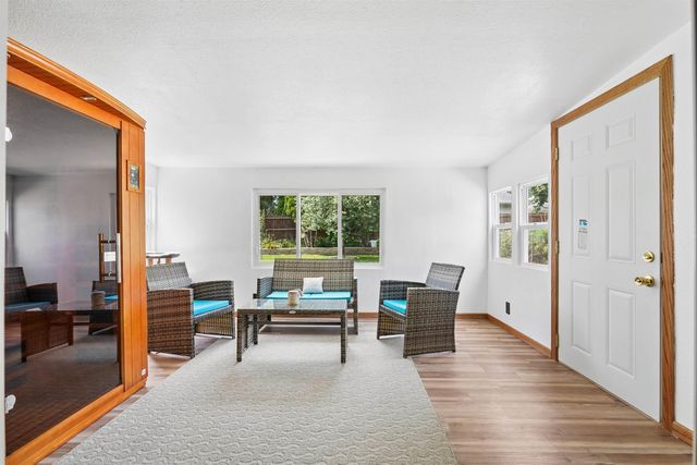 113 Crest Circle, Waterloo, IA 50702