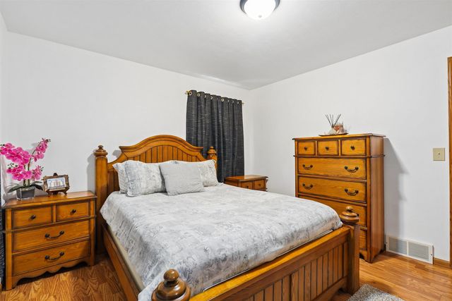 113 Crest Circle, Waterloo, IA 50702