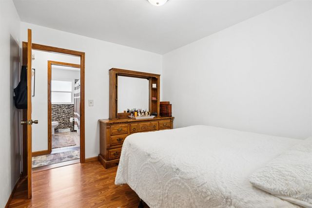 113 Crest Circle, Waterloo, IA 50702