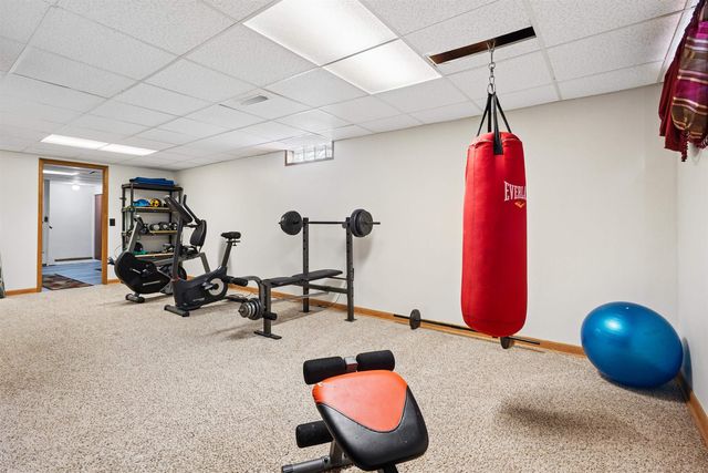 113 Crest Circle, Waterloo, IA 50702