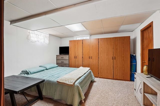 113 Crest Circle, Waterloo, IA 50702