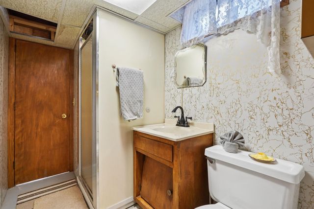 113 Crest Circle, Waterloo, IA 50702
