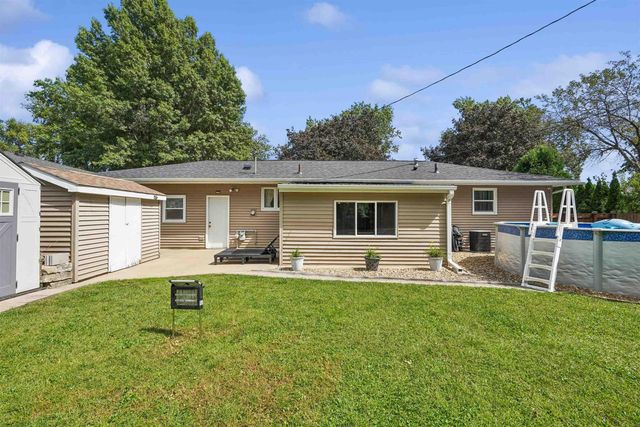 113 Crest Circle, Waterloo, IA 50702