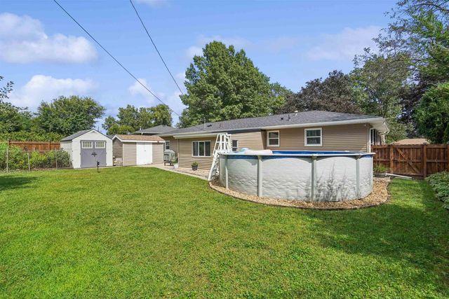 113 Crest Circle, Waterloo, IA 50702