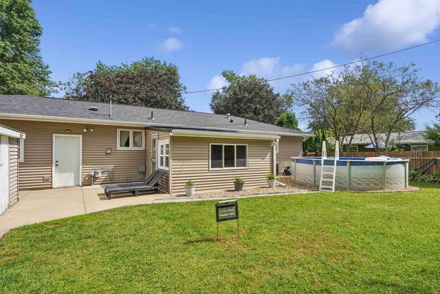 113 Crest Circle, Waterloo, IA 50702