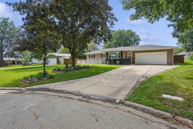 113 Crest Circle, Waterloo, IA 50702