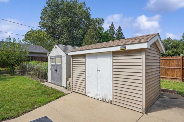 113 Crest Circle, Waterloo, IA 50702