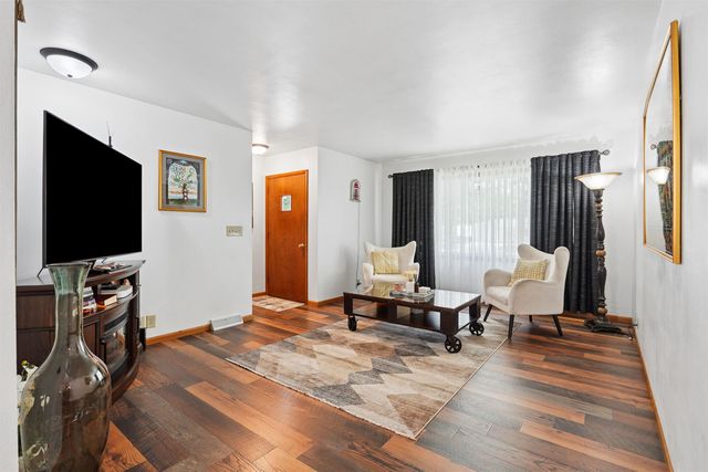 113 Crest Circle, Waterloo, IA 50702