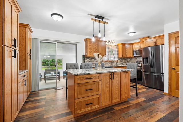 113 Crest Circle, Waterloo, IA 50702