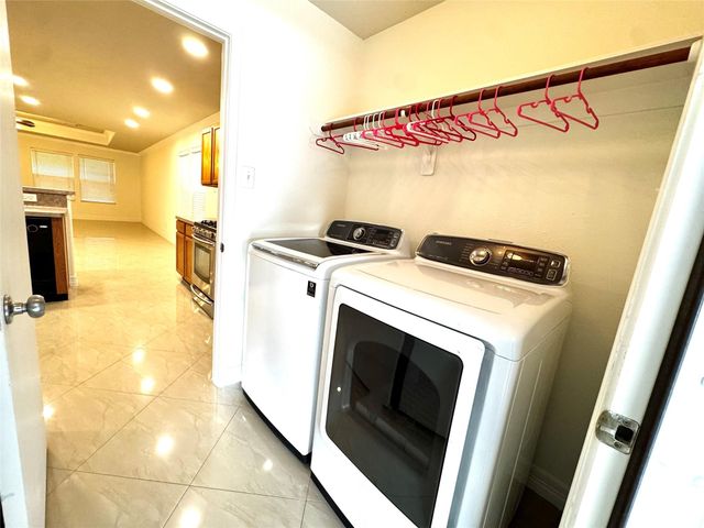 8831 Stratfield Lane, Houston, TX 77075