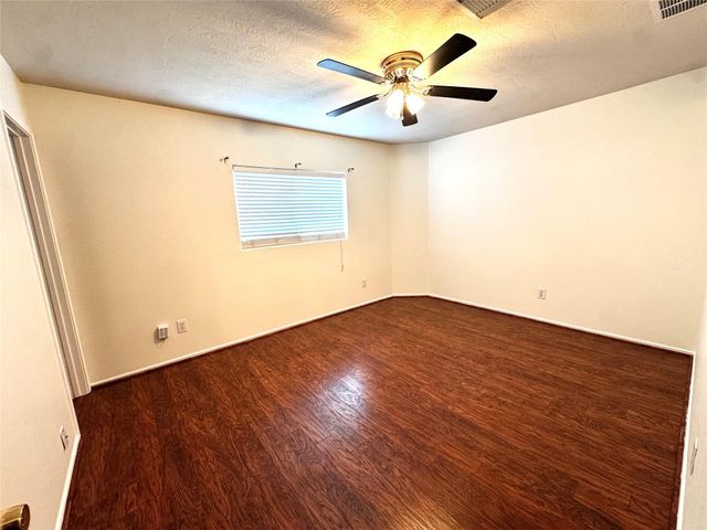 8831 Stratfield Lane, Houston, TX 77075