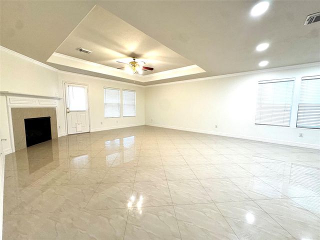 8831 Stratfield Lane, Houston, TX 77075