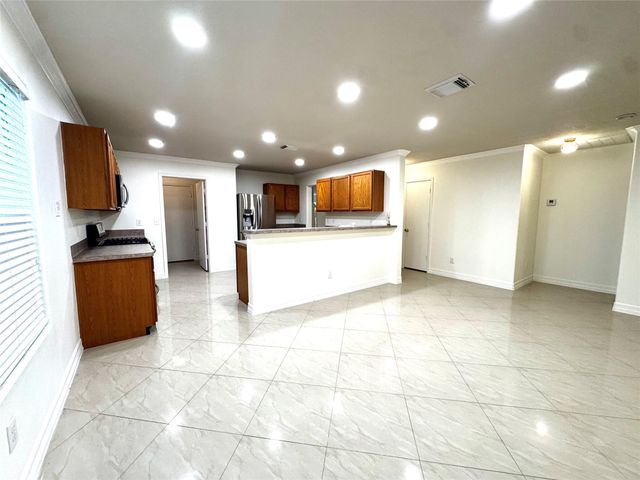 8831 Stratfield Lane, Houston, TX 77075