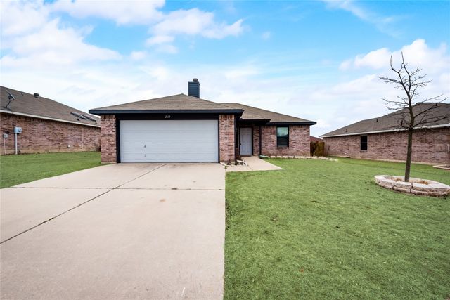 2613 Castle Pines Drive, Burleson, TX 76028