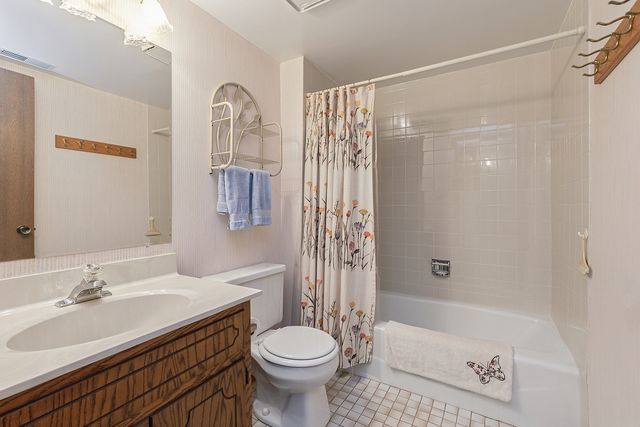 8826 W 140th Street 206, Orland Park, IL 60462