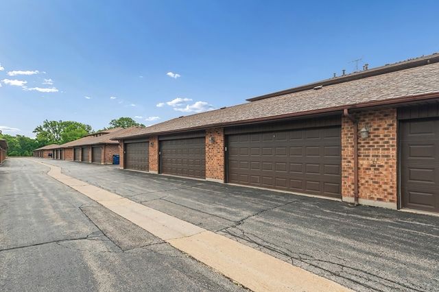 8826 W 140th Street 206, Orland Park, IL 60462