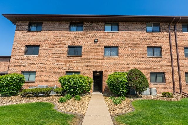 8826 W 140th Street 206, Orland Park, IL 60462
