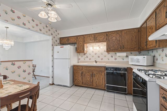 8826 W 140th Street 206, Orland Park, IL 60462