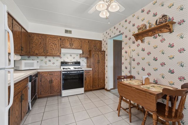 8826 W 140th Street 206, Orland Park, IL 60462