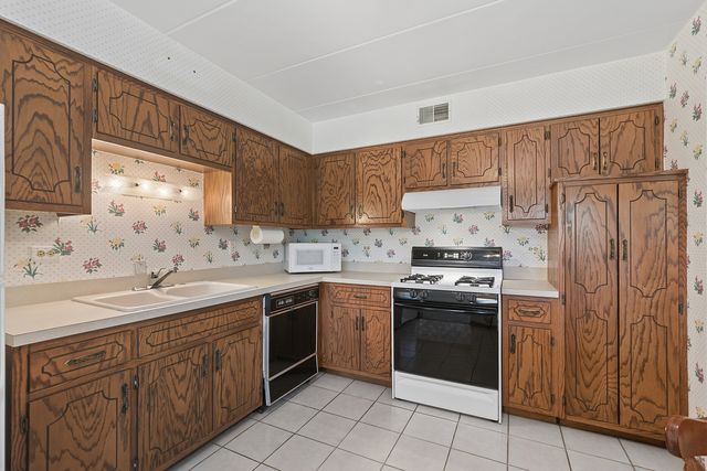 8826 W 140th Street 206, Orland Park, IL 60462