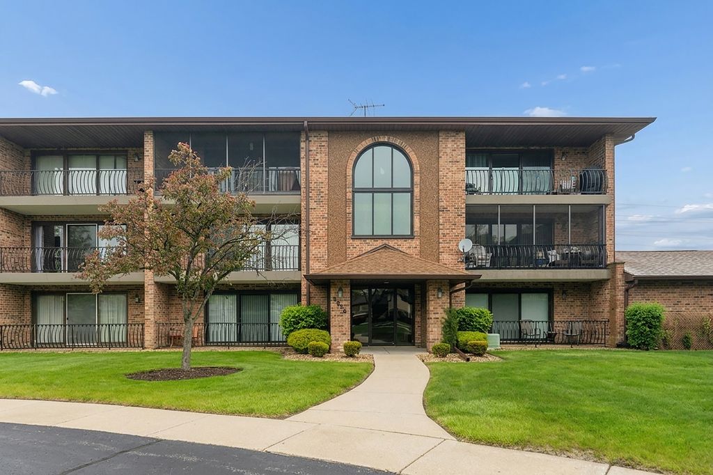 8826 W 140th Street 206, Orland Park, IL 60462