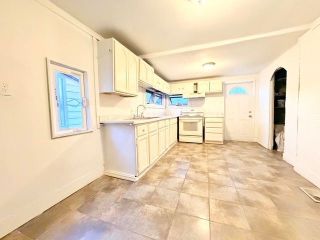1308 W 13th Avenue, Gary, IN 46407