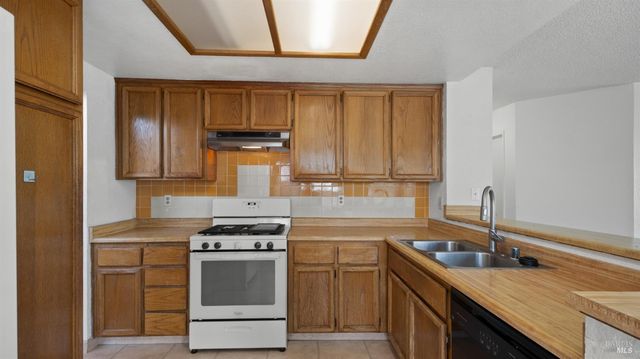 22 Brighton Dr, Vallejo, CA 94591