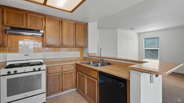 22 Brighton Dr, Vallejo, CA 94591