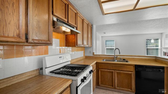 22 Brighton Dr, Vallejo, CA 94591