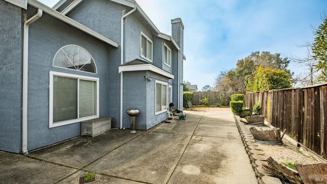 22 Brighton Dr, Vallejo, CA 94591