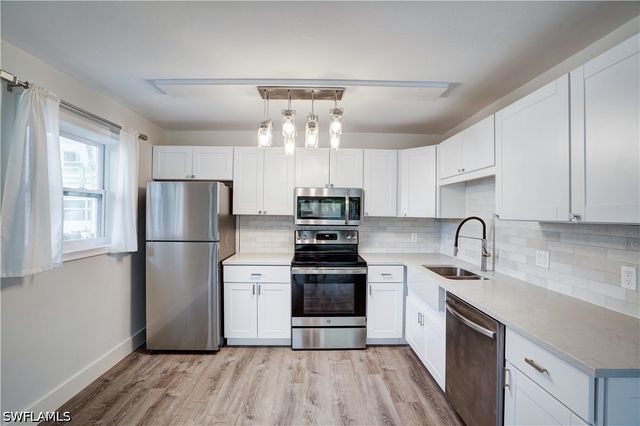 975 9th AVE S 11, Naples, FL 34102