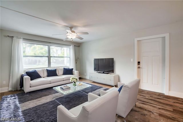 975 9th AVE S 11, Naples, FL 34102