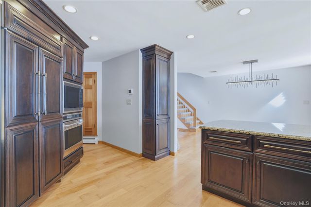 739 Hewitt Lane, New Windsor, NY 12553