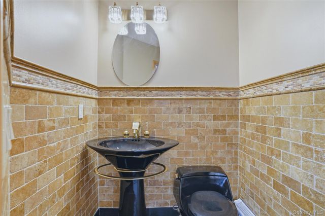 739 Hewitt Lane, New Windsor, NY 12553