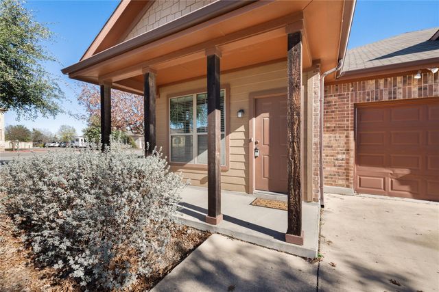 101 Creekside Villa DR, Kyle, TX 78640