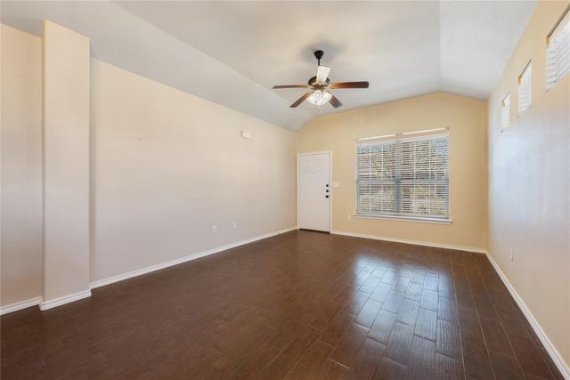 101 Creekside Villa DR, Kyle, TX 78640