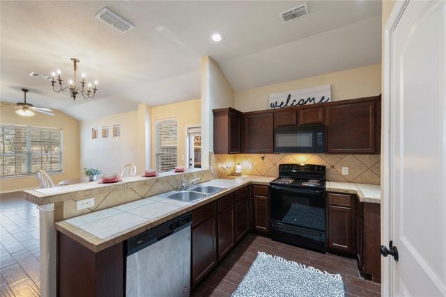 101 Creekside Villa DR, Kyle, TX 78640