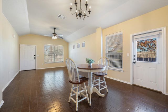 101 Creekside Villa DR, Kyle, TX 78640