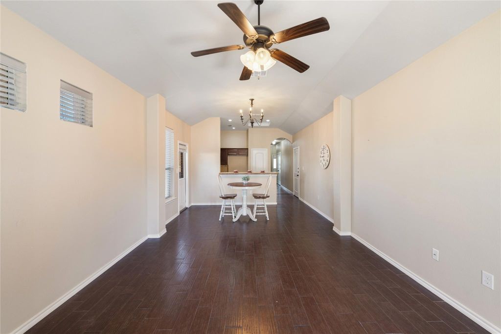 101 Creekside Villa DR, Kyle, TX 78640