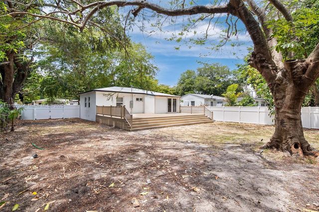 12325 NE 11th Pl, North Miami, FL 33161