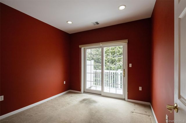 92 Pond View, Port Washington, NY 11050