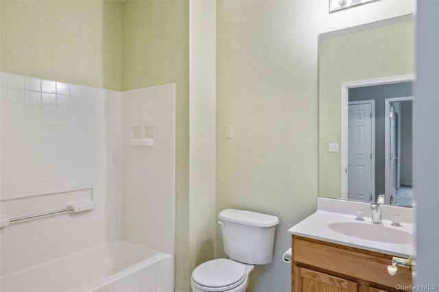 92 Pond View, Port Washington, NY 11050